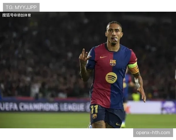 拉菲尼亚与萨拉赫:现代右边锋效率与角色适配差异解析 拉菲尼亚与萨拉赫:现代右边锋效率与角色适配差异解析